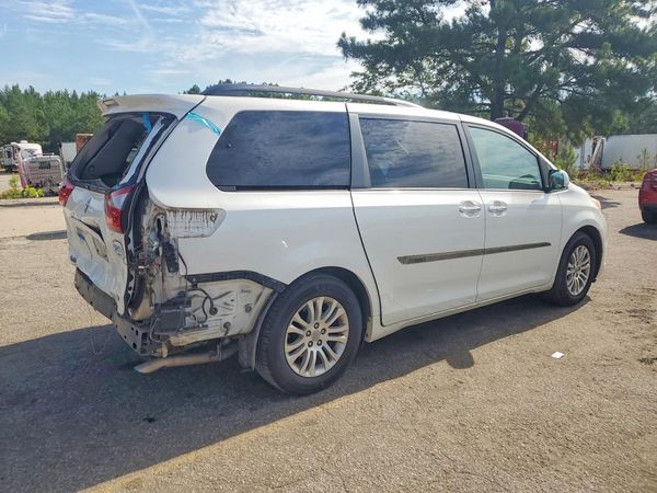 2017 TOYOTA SIENNA