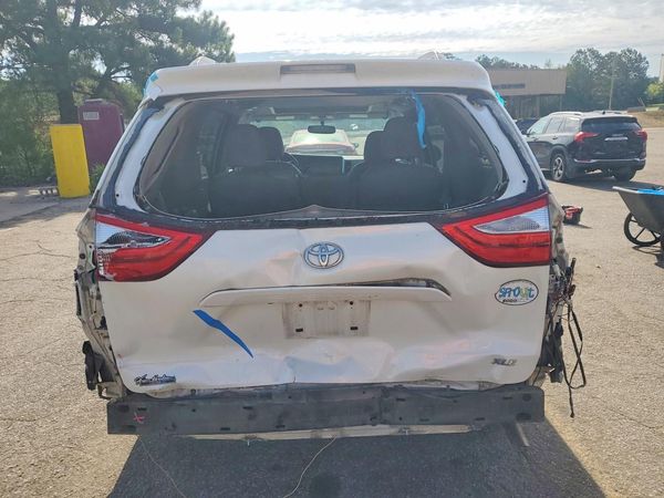 2017 TOYOTA SIENNA