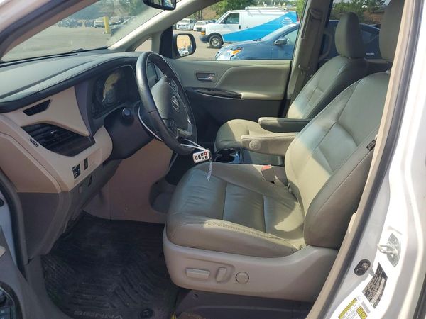 2017 TOYOTA SIENNA
