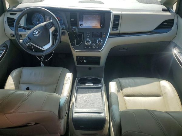 2017 TOYOTA SIENNA
