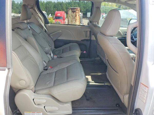 2017 TOYOTA SIENNA