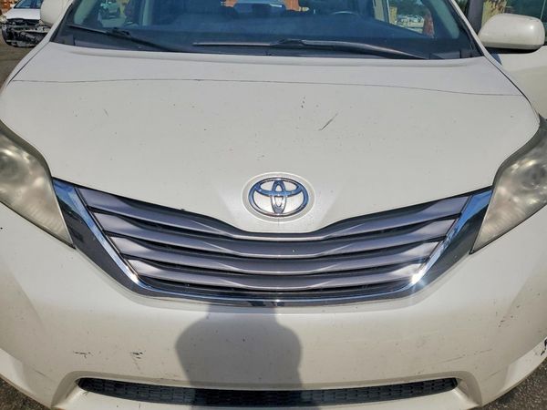 2017 TOYOTA SIENNA