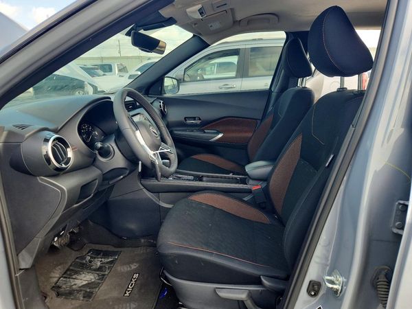 2024 NISSAN KICKS SR