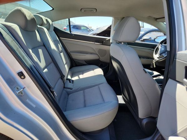 2017 HYUNDAI ELANTRA SE Base