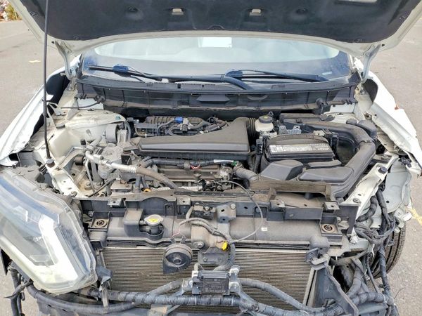2020 NISSAN ROGUE — Engine bay