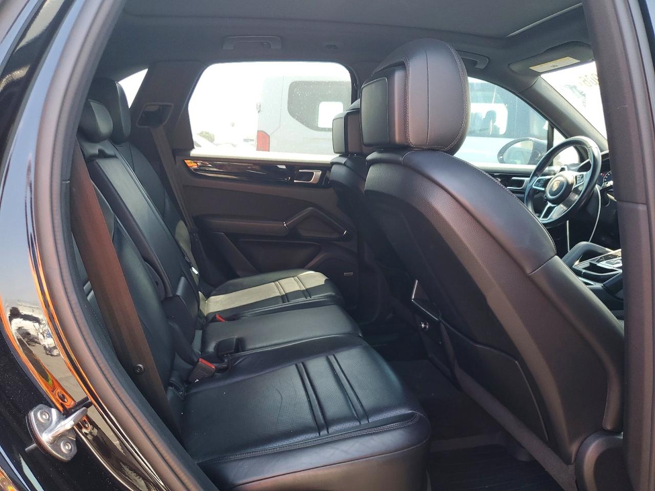 2019 PORSCHE CAYENNE