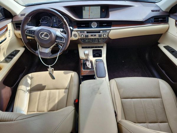 2017 LEXUS ES