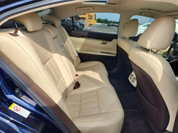 2017 LEXUS ES