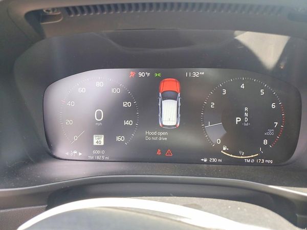 2019 VOLVO XC40 Momentum