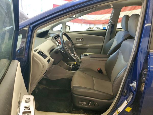 2017 TOYOTA PRIUS V