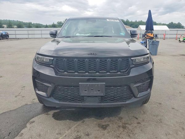 2023 JEEP GRAND CHEROKEE Laredo, Altitude