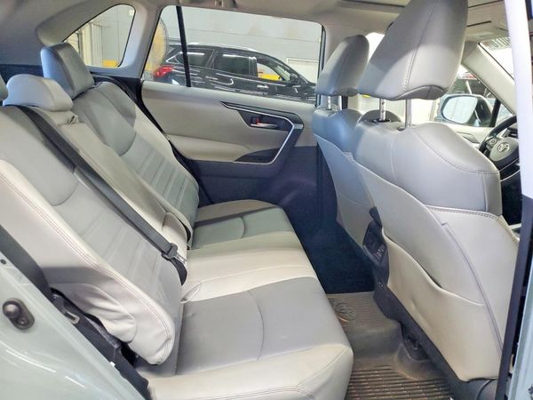 2022 TOYOTA RAV4 XLE Premium