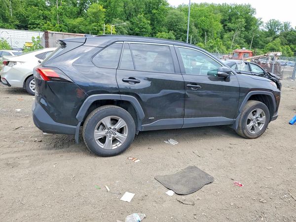 2024 TOYOTA RAV 4 XLE