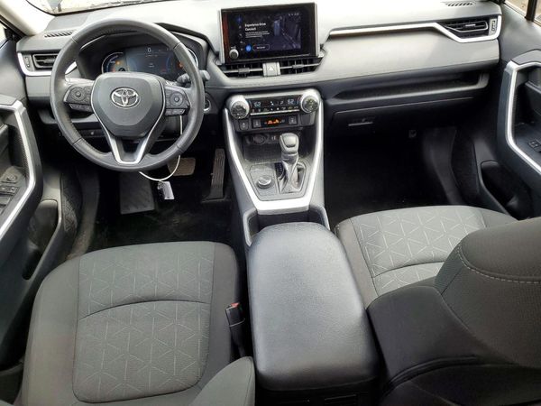2024 TOYOTA RAV 4 XLE
