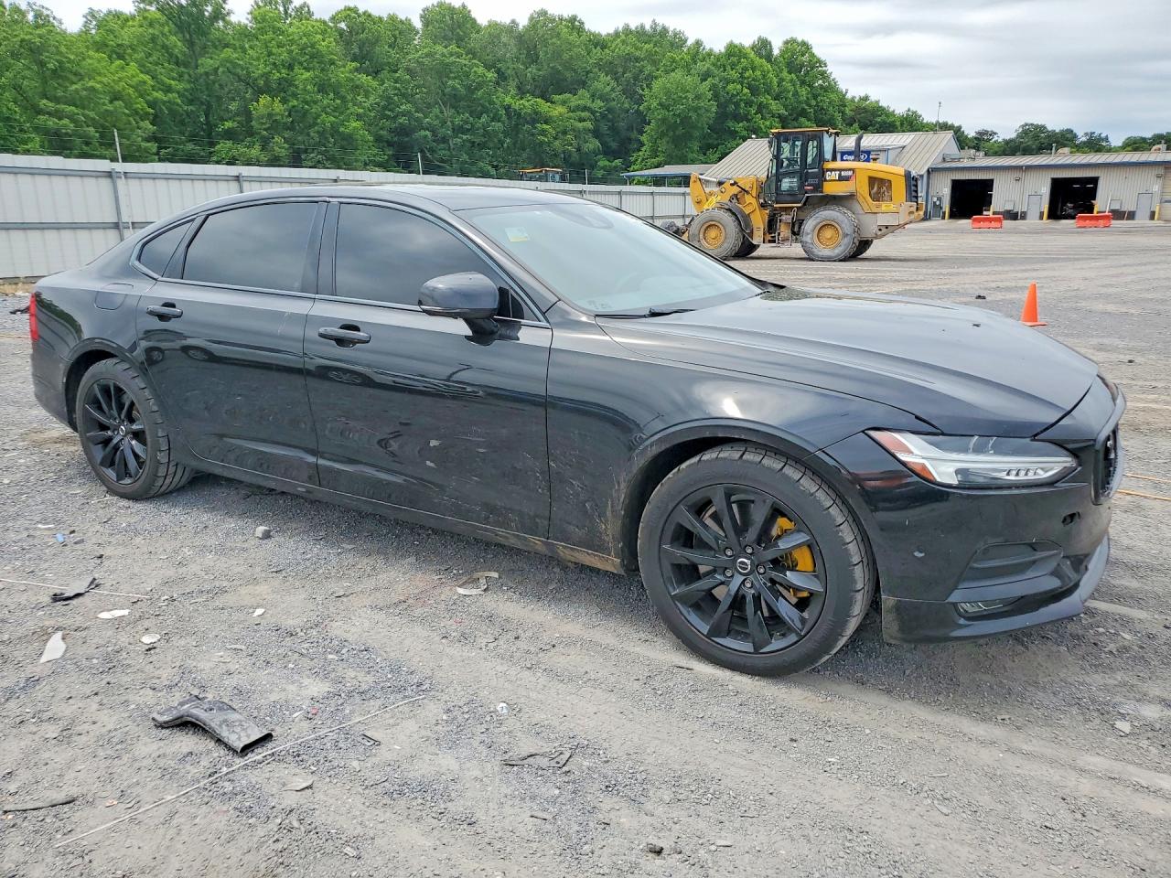 2018 VOLVO S90 Momentum