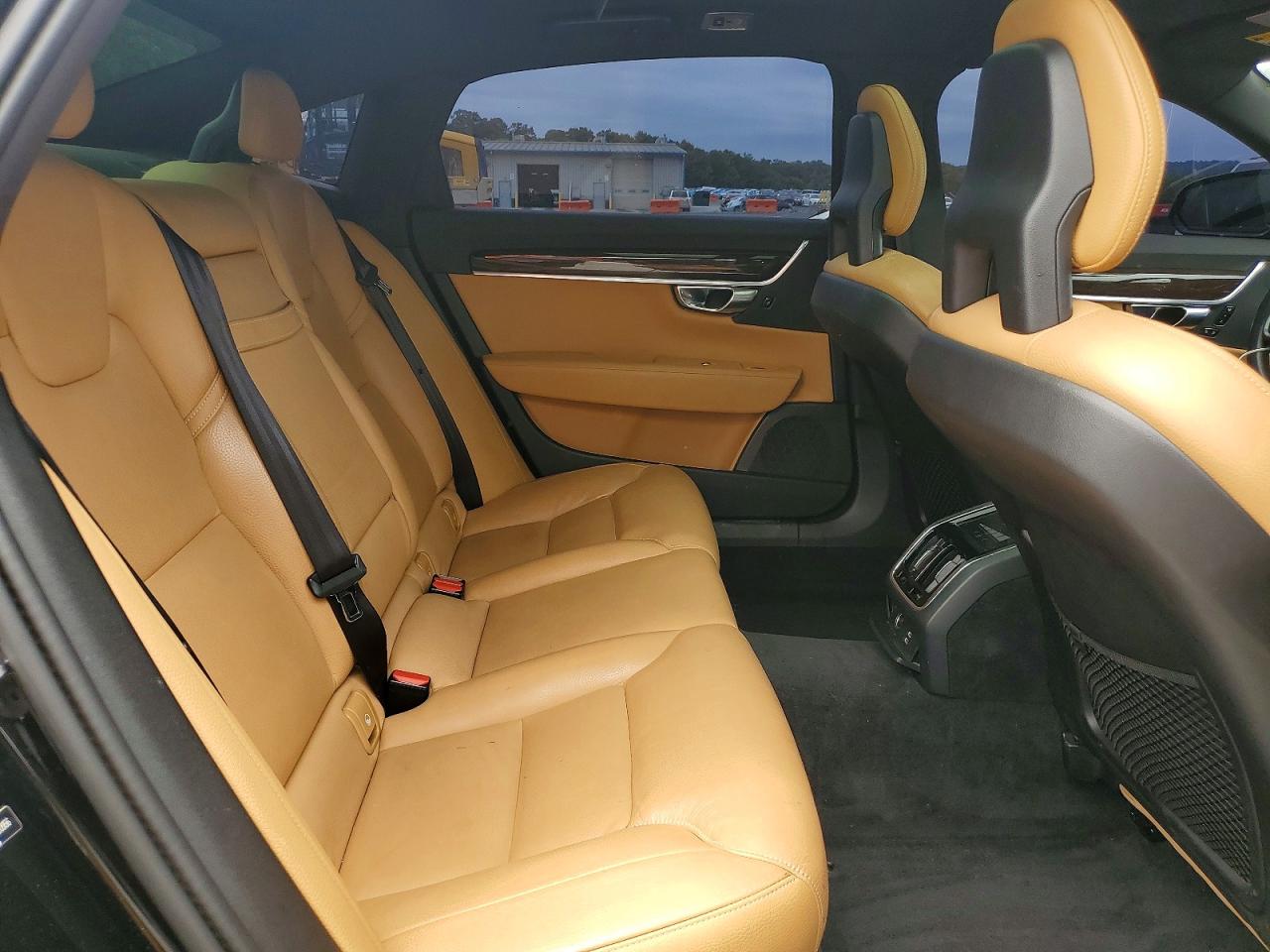 2018 VOLVO S90 Momentum