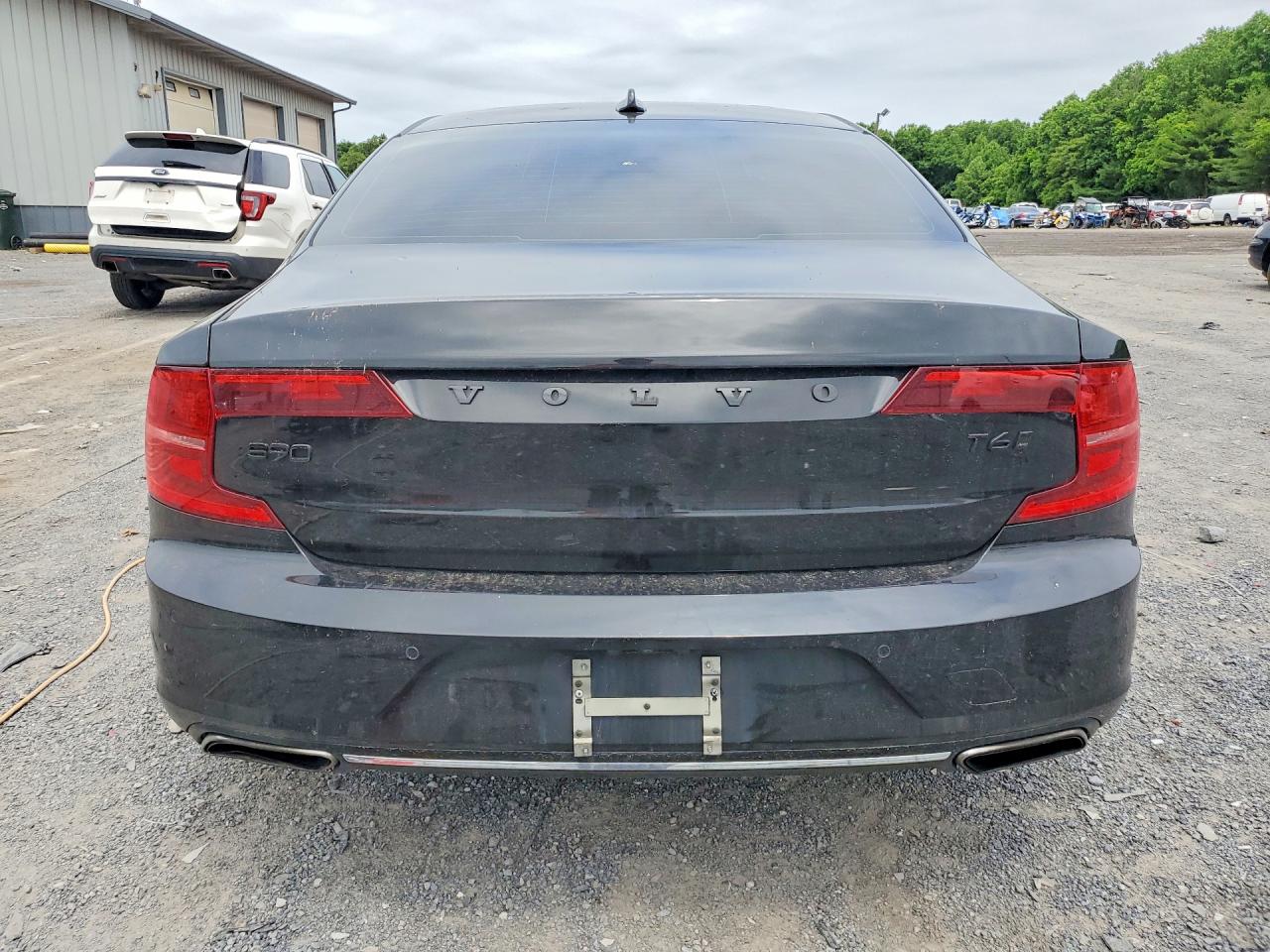 2018 VOLVO S90 Momentum