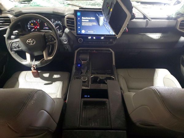 2023 TOYOTA TUNDRA SR5