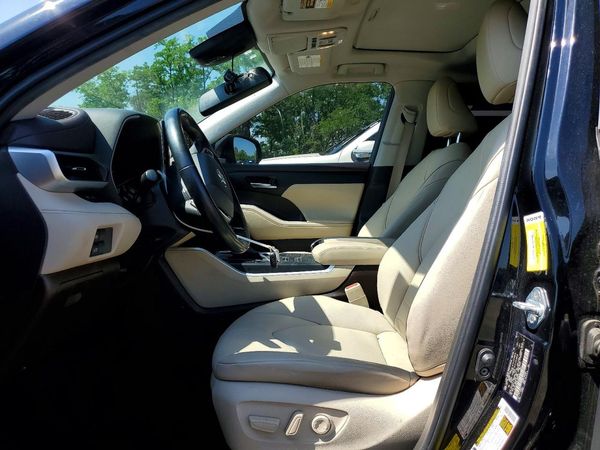 2020 TOYOTA HIGHLANDER XLE Nav