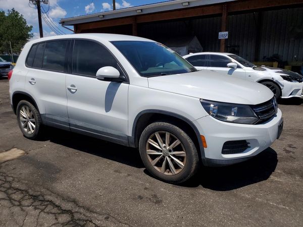 2017 VOLKSWAGEN TIGUAN — Passenger 3/4