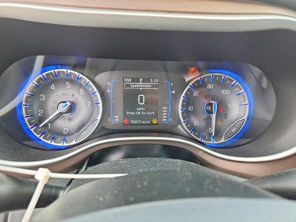 2022 CHRYSLER VOYAGER LX