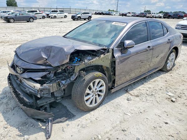 2022 TOYOTA CAMRY LE — Front 3/4