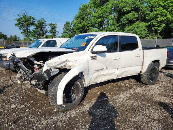 2021 TOYOTA TACOMA SR5 — Front 3/4