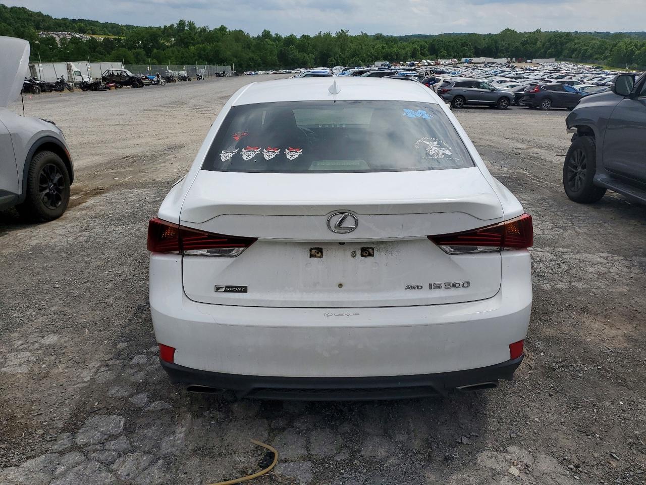 2018 LEXUS IS 300