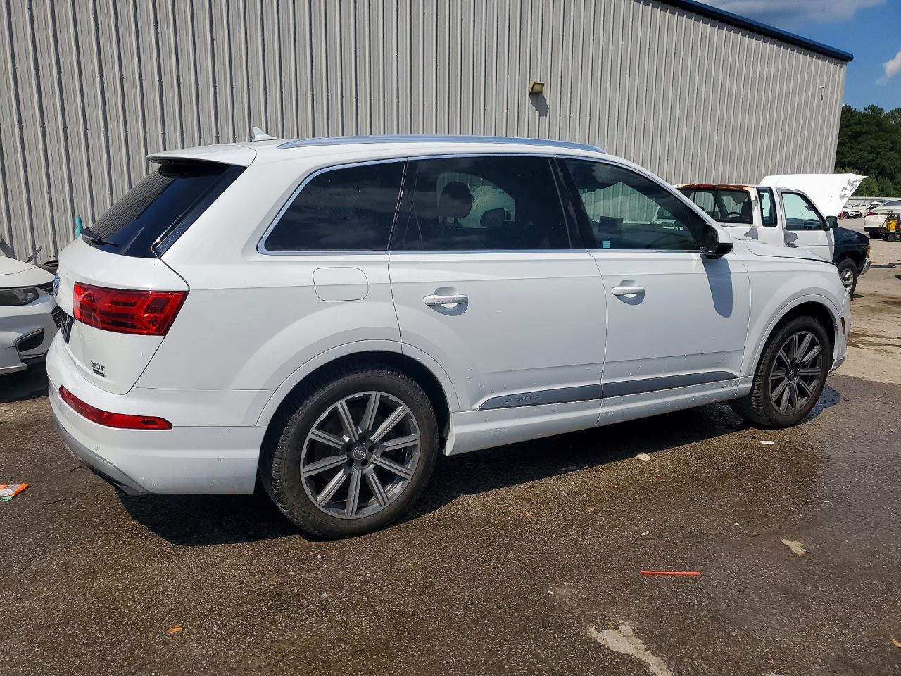 2017 AUDI Q7 quattro Premium Plus