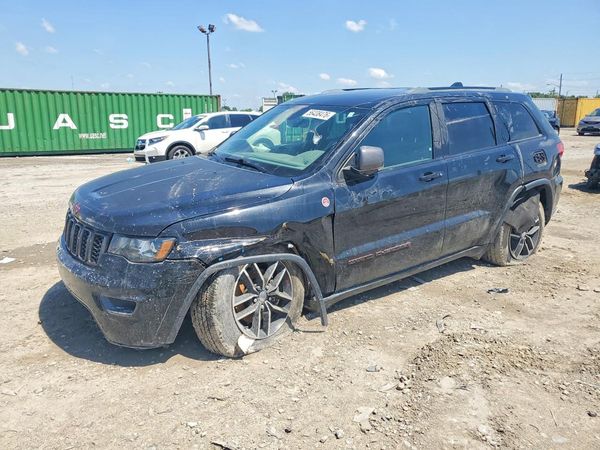 2018 JEEP CHEROKEE Trailhawk — Front 3/4
