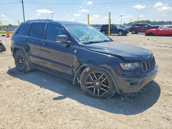 2018 JEEP CHEROKEE Trailhawk — Passenger 3/4