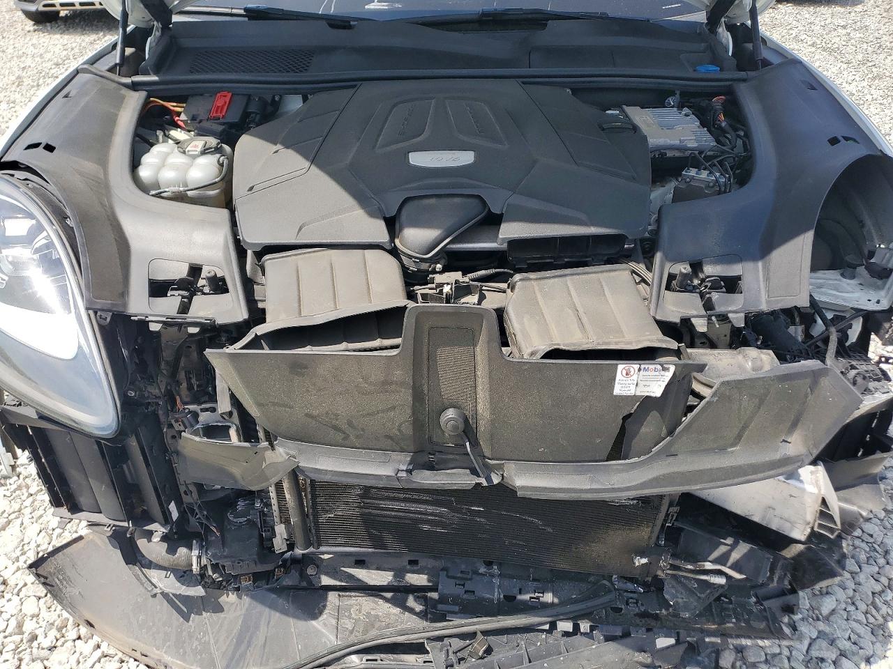 2019 PORSCHE CAYENNE