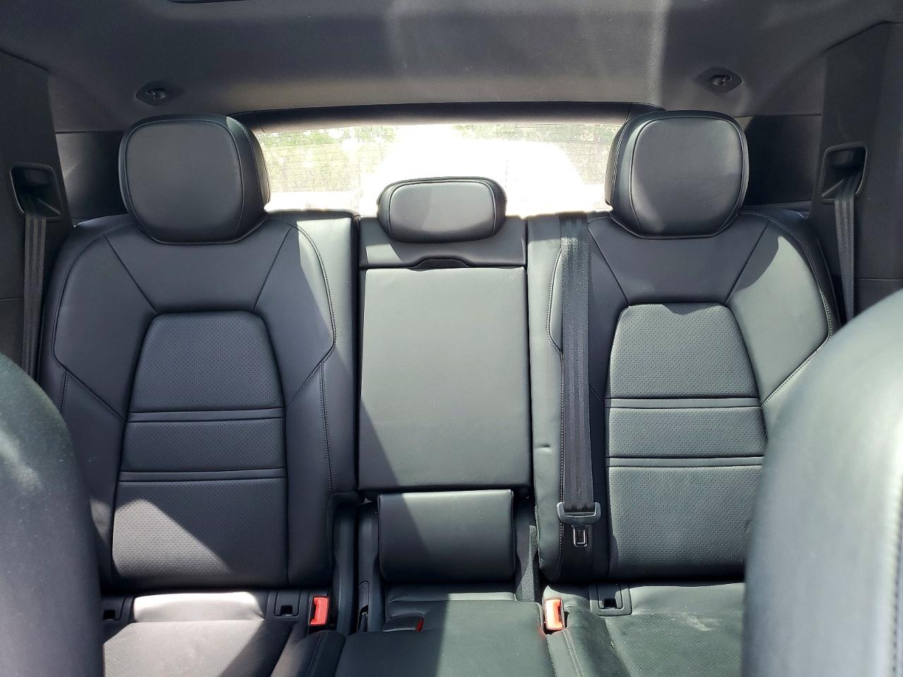 2019 PORSCHE CAYENNE