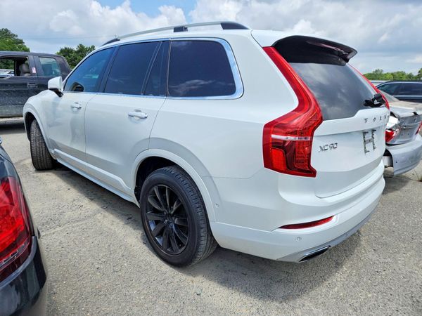 2018 VOLVO XC90 Momentum