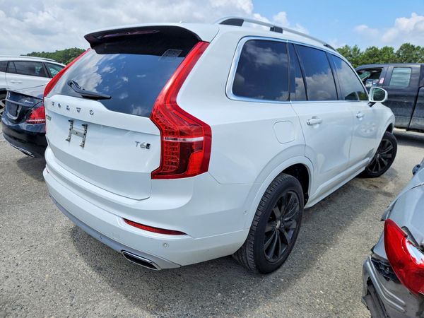 2018 VOLVO XC90 Momentum