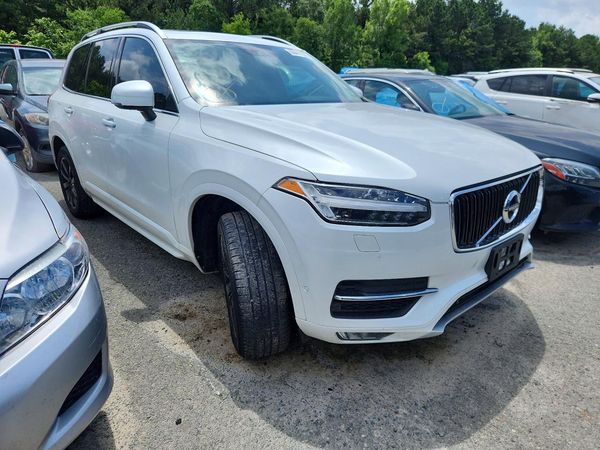 2018 VOLVO XC90 Momentum