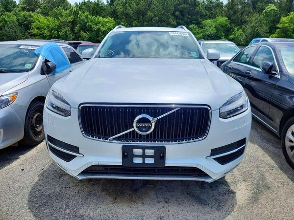 2018 VOLVO XC90 Momentum