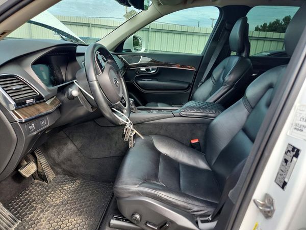 2018 VOLVO XC90 Momentum