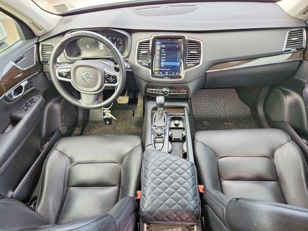 2018 VOLVO XC90 Momentum