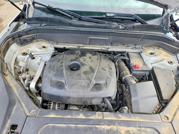 2018 VOLVO XC90 Momentum