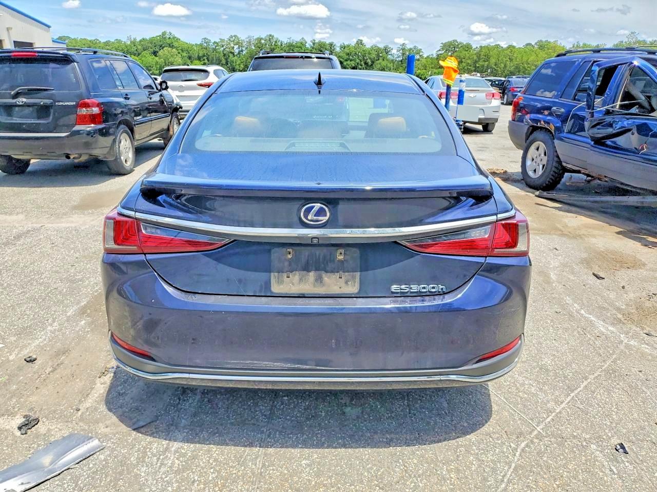 2021 LEXUS ES 300h Premium