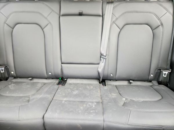 2025 LAND ROVER DEFENDER 110 X-Dynamic SE
