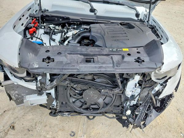 2025 LAND ROVER DEFENDER 110 X-Dynamic SE