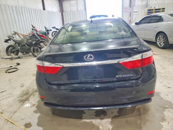2015 LEXUS ES 300h