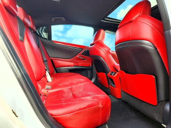 2019 LEXUS ES