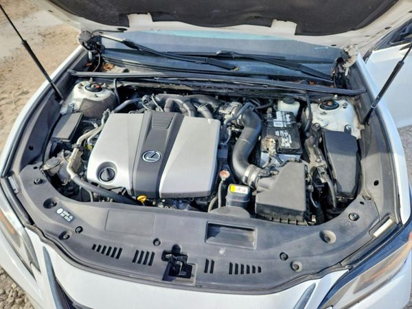 2019 LEXUS ES