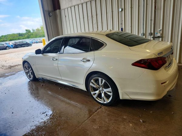 2017 INFINITI Q70L