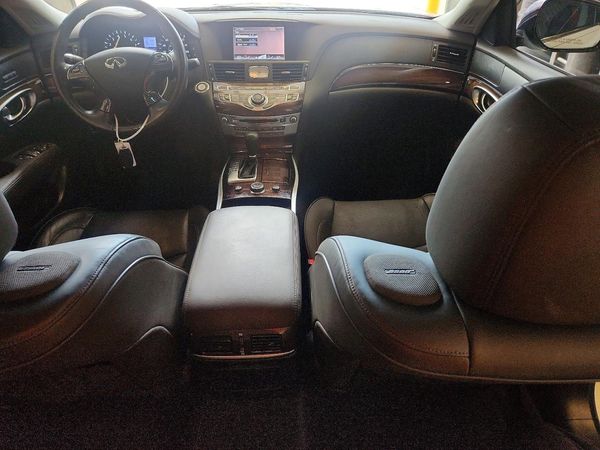 2017 INFINITI Q70L
