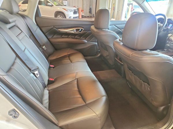 2017 INFINITI Q70L