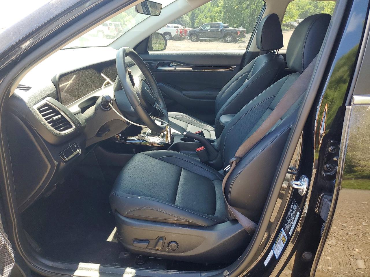 2025 KIA SELTOS EX
